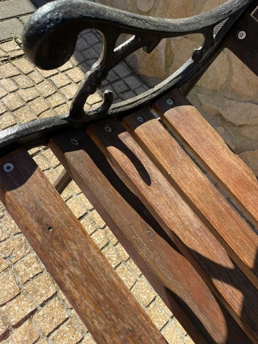 Banco de Jardim em Ferro Fundido e Madeira