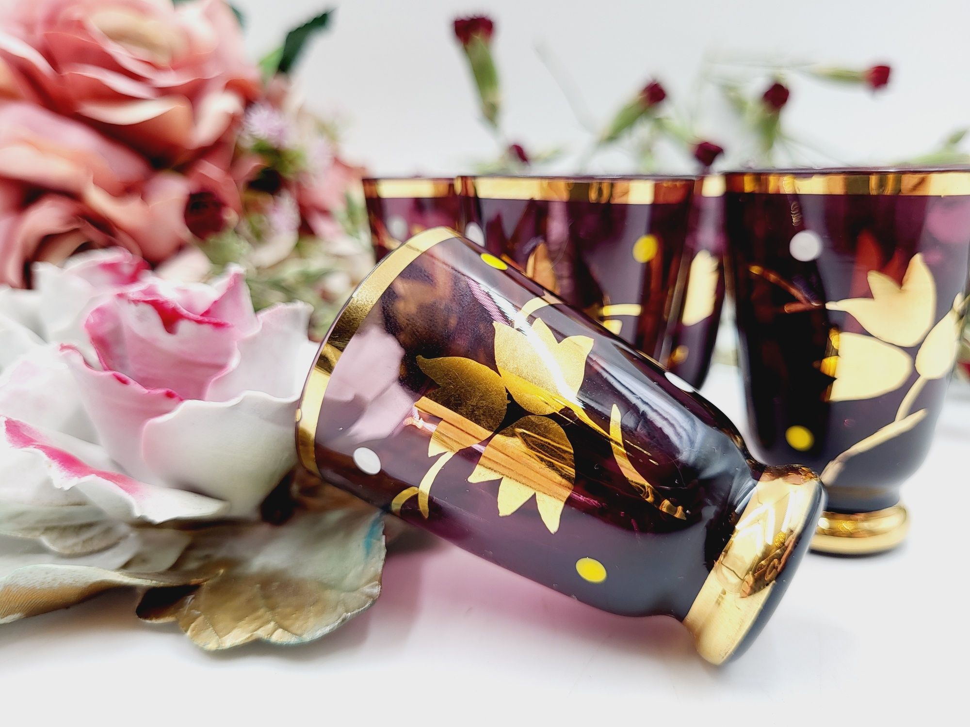 Piękne fioletowe kieliszki do likieru złocone szklane Czechosłowacja