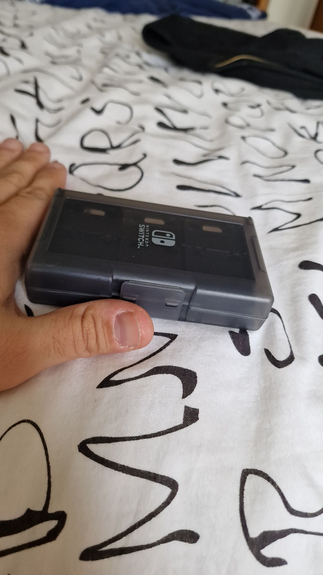 Caixa Hori - 24 jogos Nintendo Switch