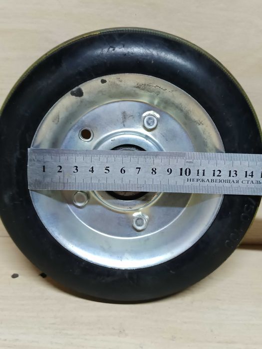 Колесо з гумою на підшипнику d 200 для візка, тачки .