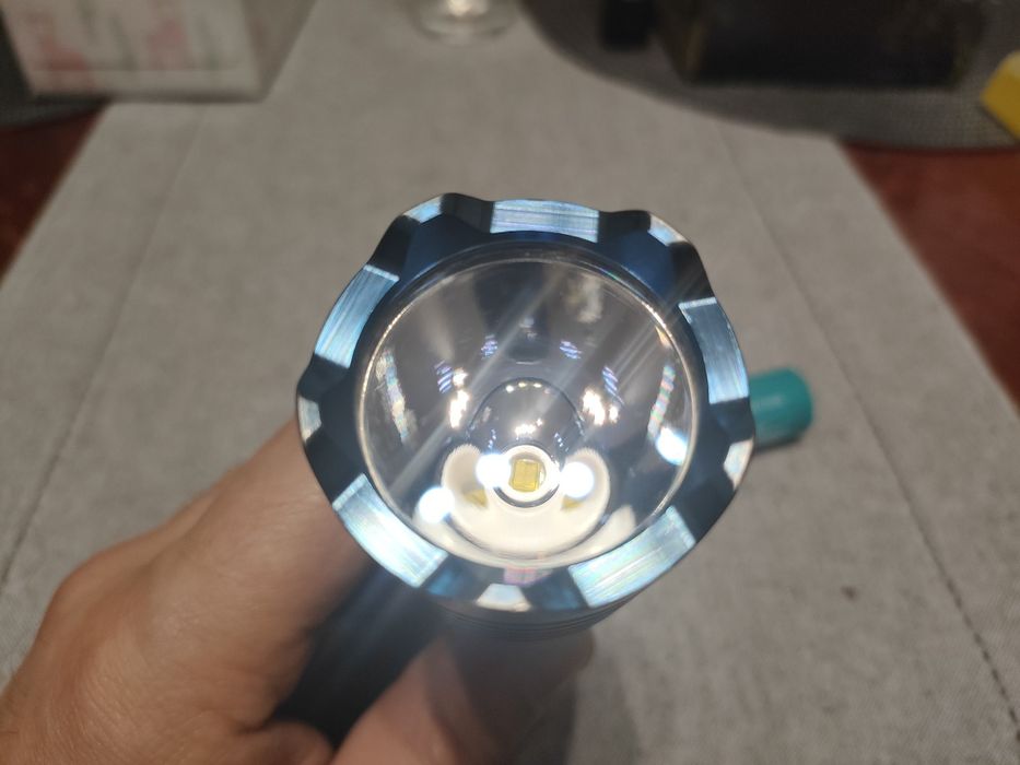 Latarka Olight Warrior X Pro 2100 lumenów + dodatkowy akumulator