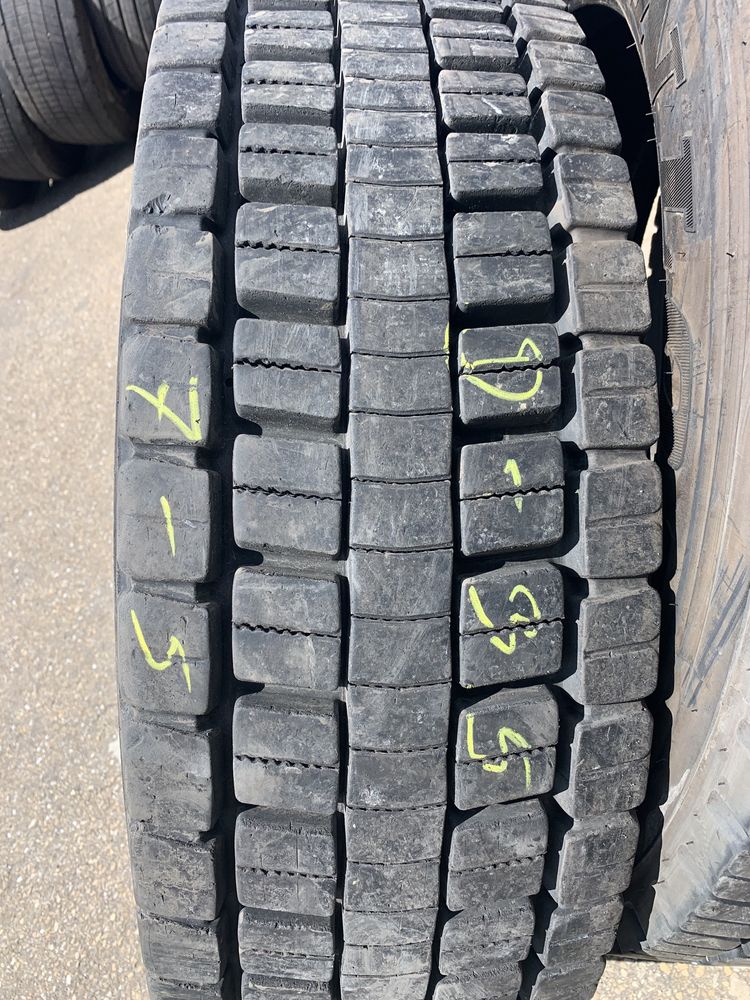 D35. 275/70/22,5 Dunlop Sp444