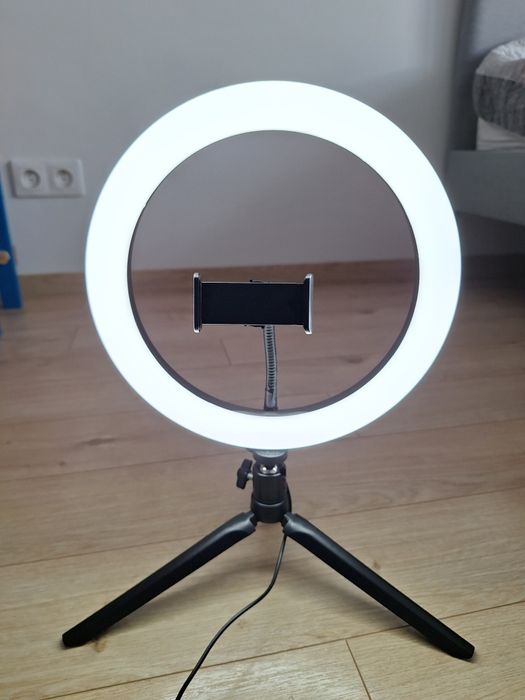 Statyw z lampą pierścieniową do wideo i fotografii