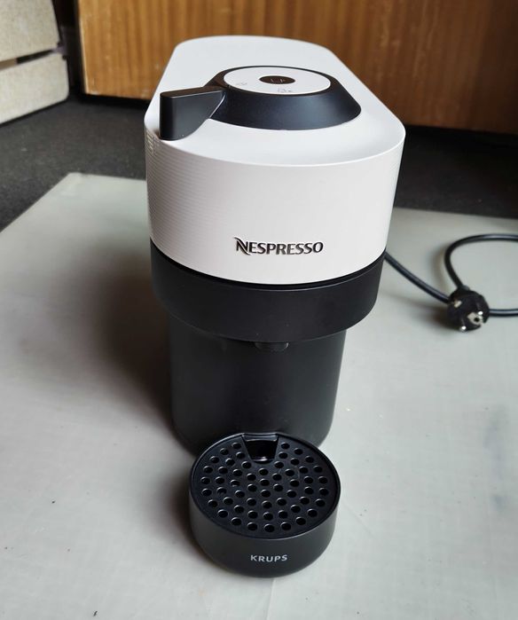Máquina de café Nespresso Vertuo Pop Coconut White, em óptimo estado!
