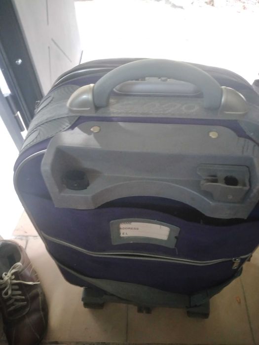 Продам валізу на колесах