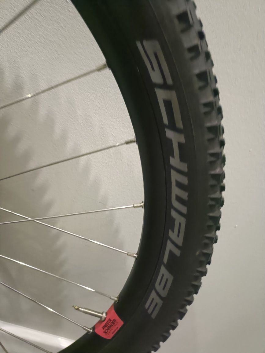 Koło tylne 27.5 z oponą schwalbe  i kasetą