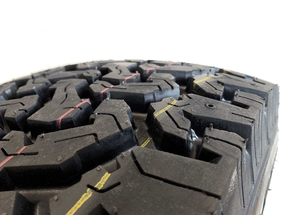 Шина болотна 235/70 R16 105Q резина грязьова GOODRICH A/T Colw Poland
