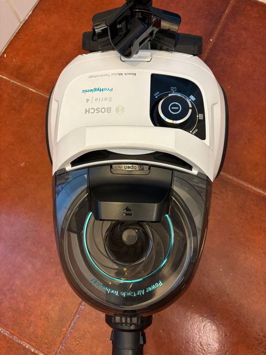 Aspirador Bosch serie 4 - sem saco