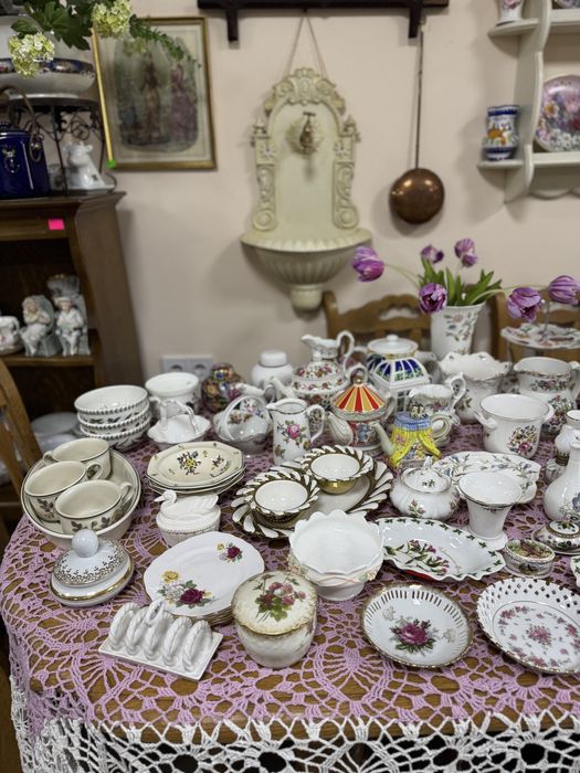 Колекційний посуд з Англіі в наявномті