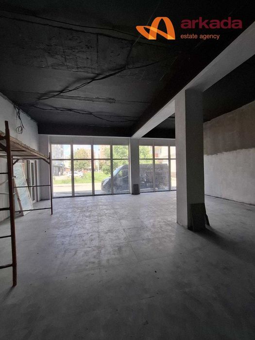 Здається в оренду комерційне фасадне приміщення в м. Калуш 220м2.