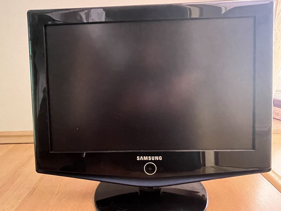 Samsung LE19R71B — 19″ LCD / monitor / ekran