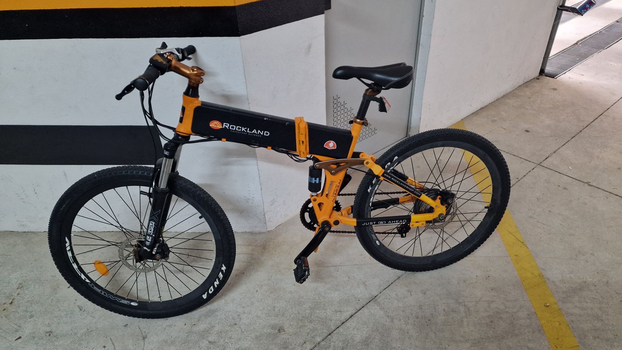 Bicicleta eléctrica dobrável