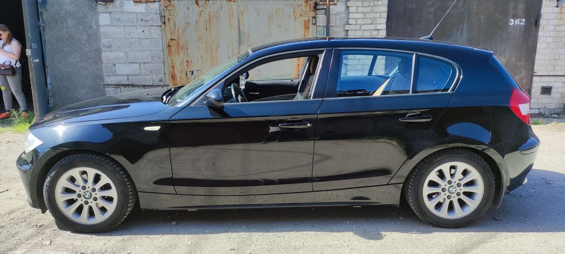 Продам BMW 116i официал