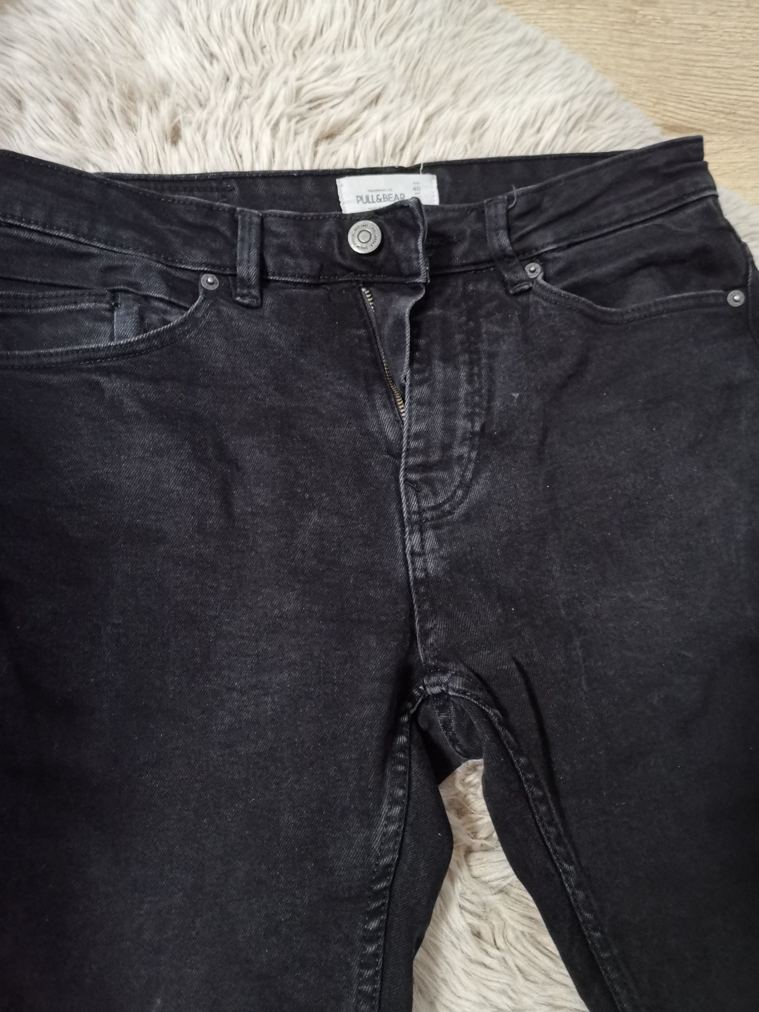 Męskie czarne jeansy Pull & Bear