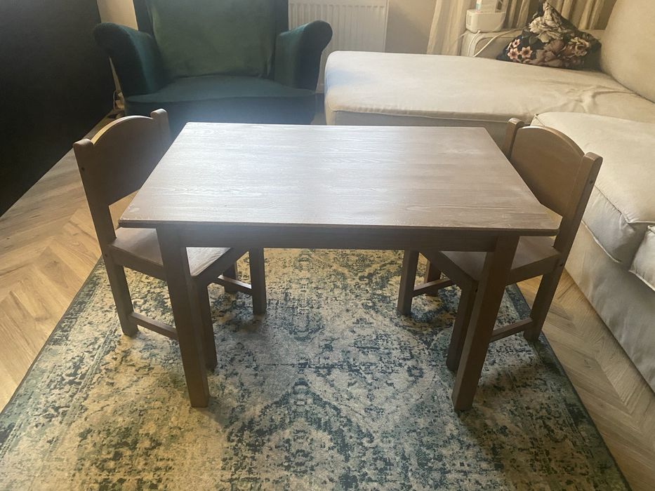 Drewniany stolik i krzesełka Ikea