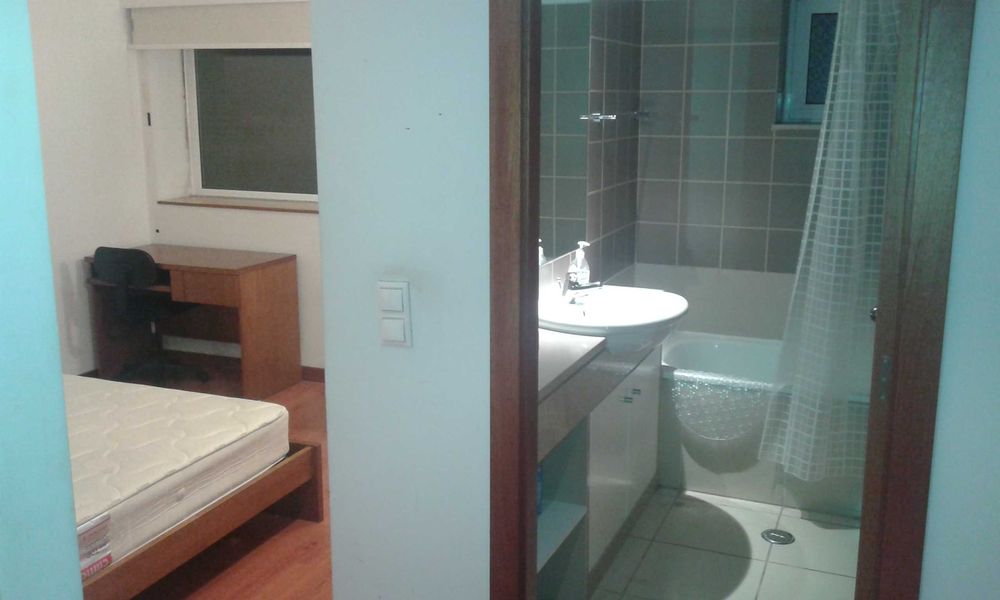 Quarto Duplo com WC Privativo | Com Recibo e Despesas