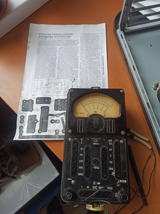 Трансформаторное ЗУ для автомобильного аккумулятора плюс прибор в  под