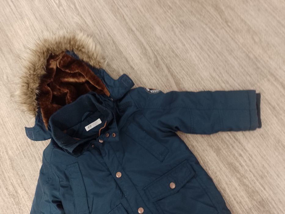 Sprzedam zimową kurtkę z kapturem dla dziecka rozmiar 104 cm firmy H&M