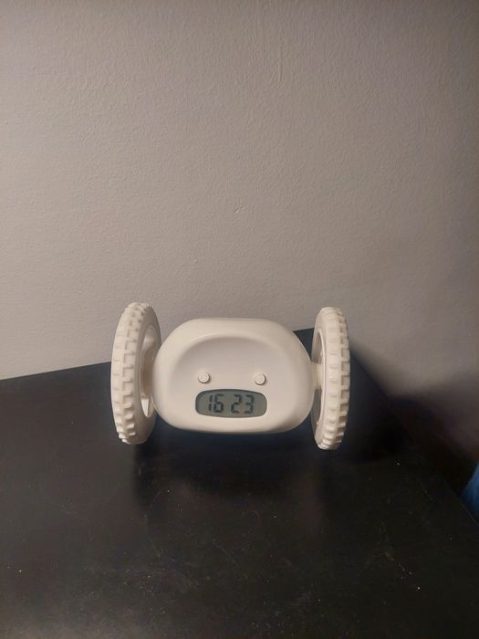 Uciekający alarm budzik