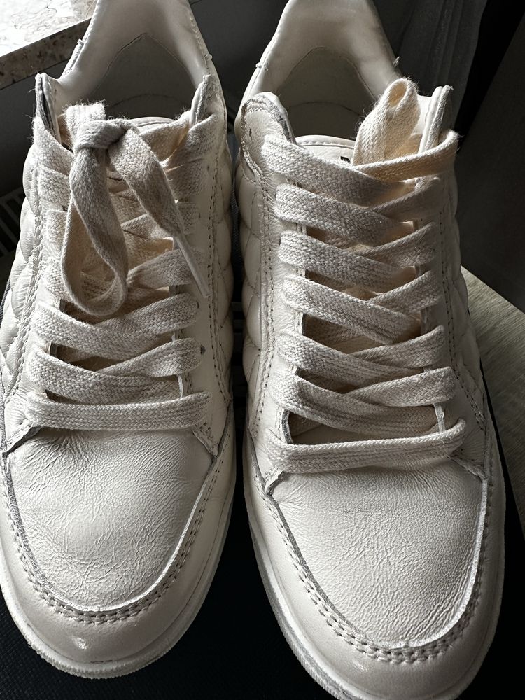 Snakersy DKNY  roz 35,5