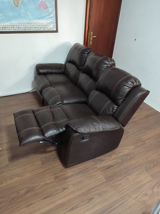 Sofá de couro com função reclinável, 3 lugares