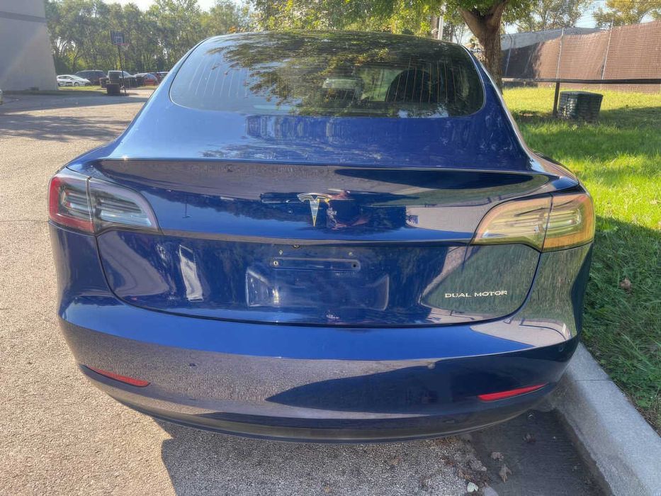 Tesla Model 3 Long Range      2019