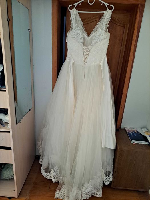 Весільна сукня  в гарному стані