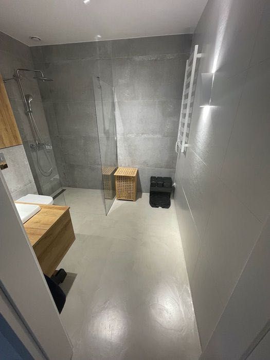 Mikrocement, posadzki, ściany, schody, łazienki z mikrocementu, montaż