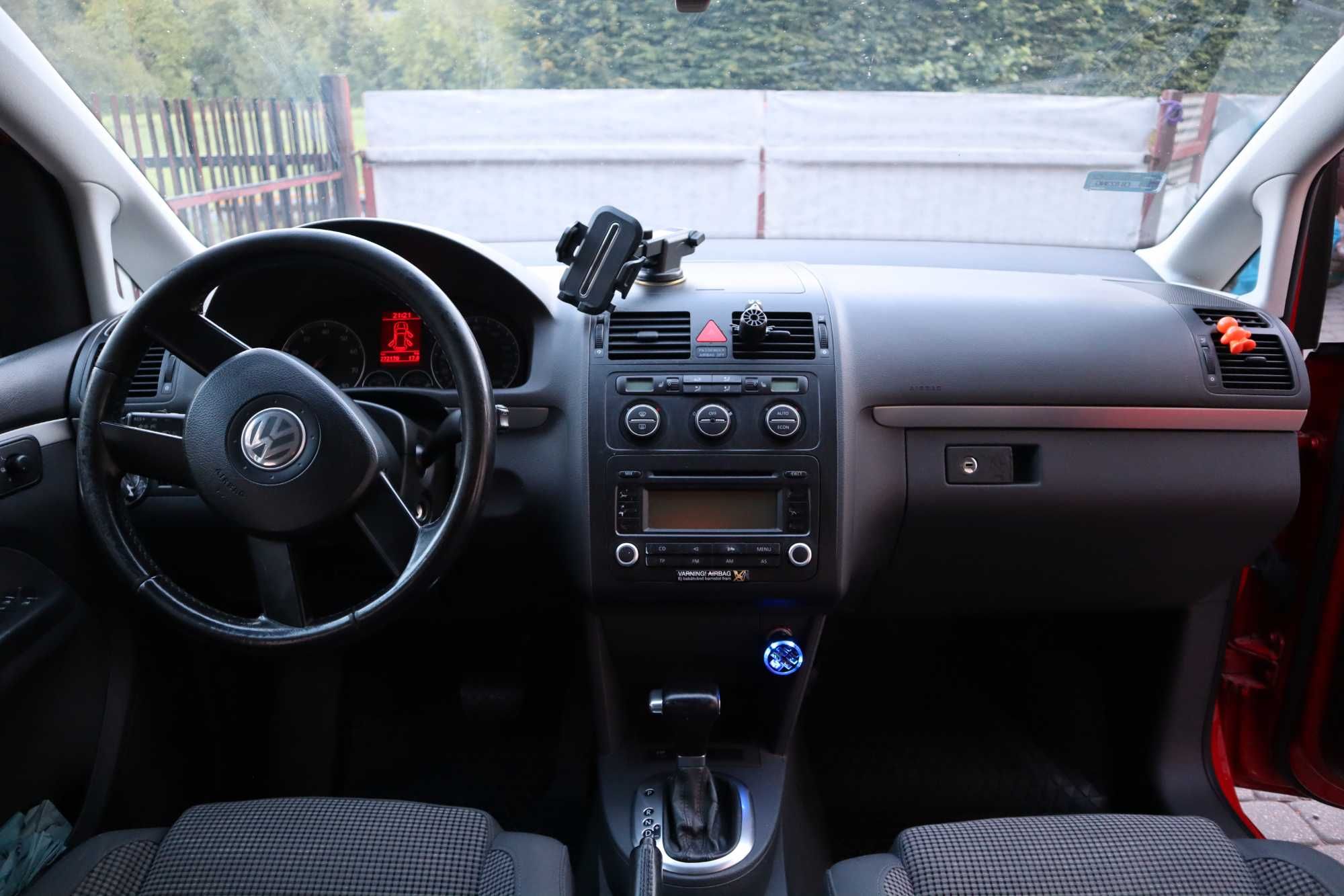 VW Touran Highline 7-osobowy/2.0 MPI/DSG