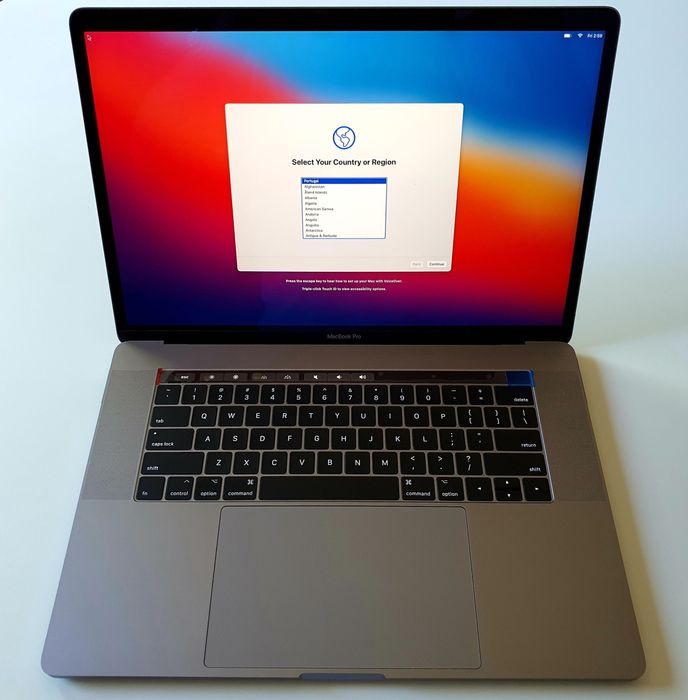 MacBook Pro 15" – Battery and Keyboard Brand New!64551187465859120