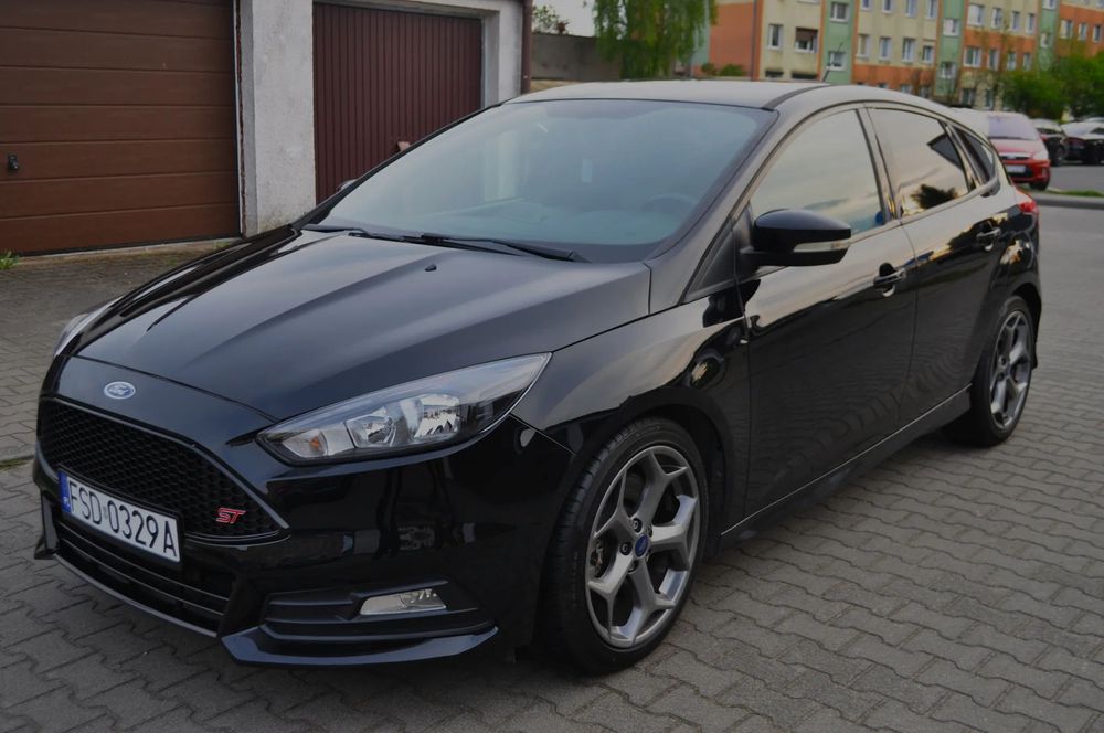 Ford Focus ST 2.0 250KM LIFT zarejestrowany ALU18 serwis SYNC 138000km KAMERA