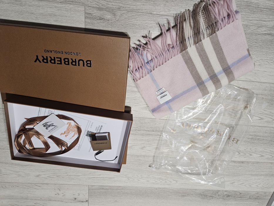 Piękny nowy szalik Burberry 100% kaszmiru wszystko  w zestawie