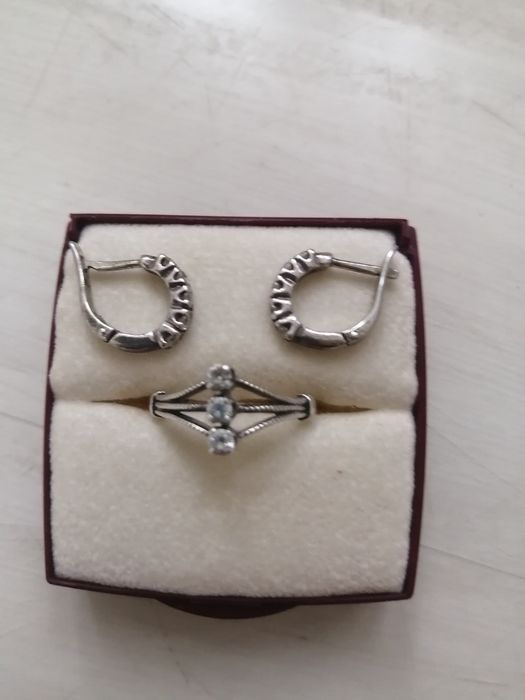 Продам серебряный браслет и сережки.