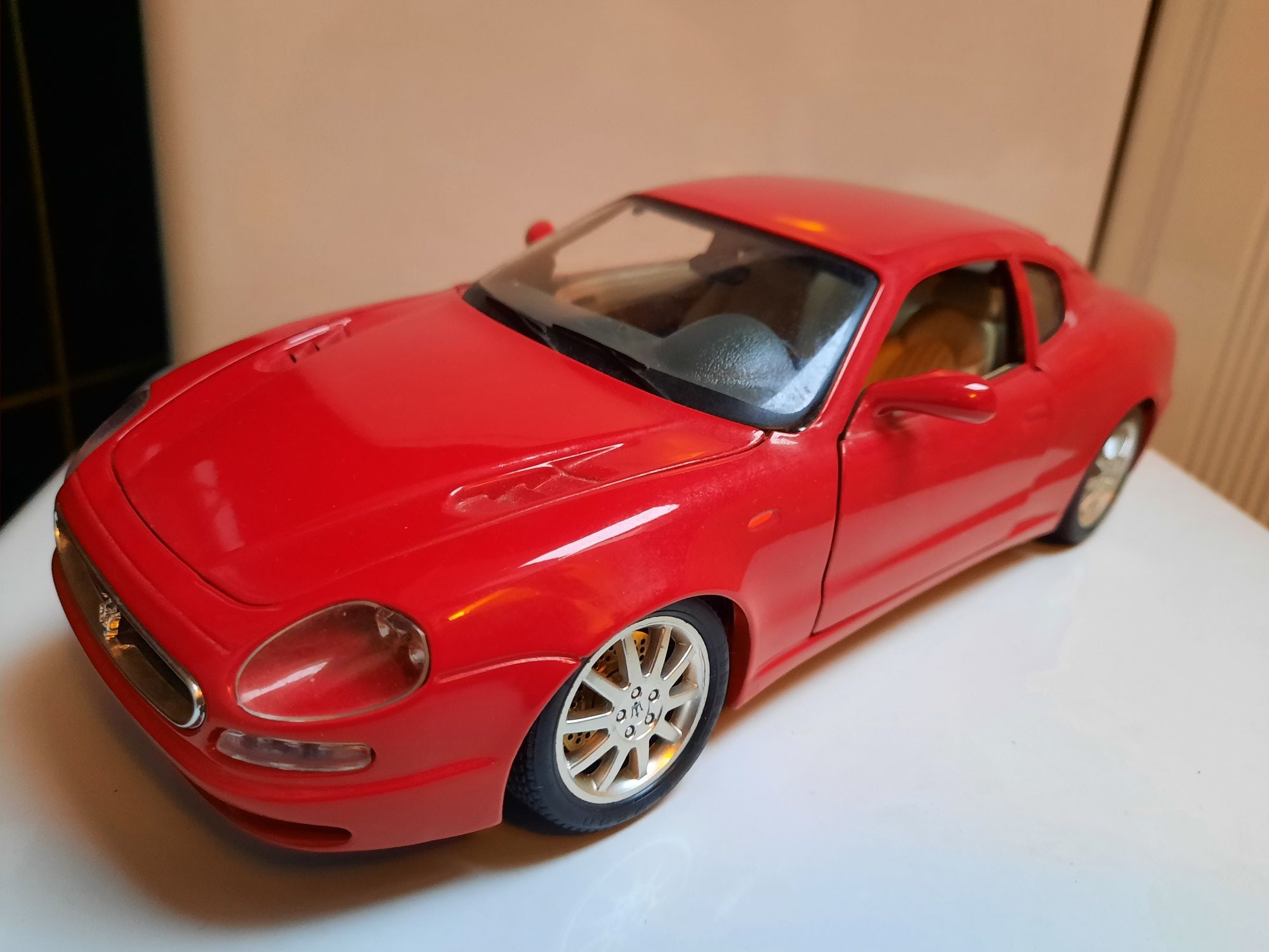 Auto Samochód Kolekcjonerski Maserati 3200 GT 1998 Bburago 1:18