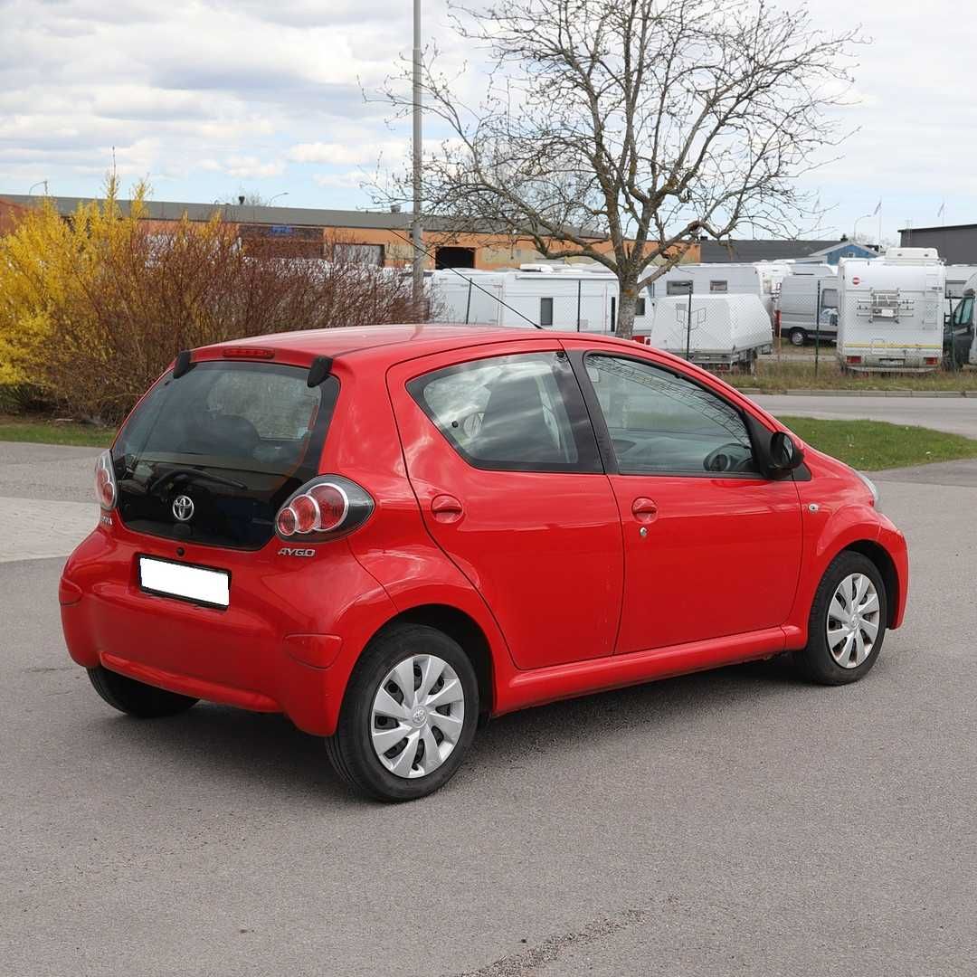 TOYOTA AYGO 1.0 na części. Silnik drzwi maska lampa klapa itd.