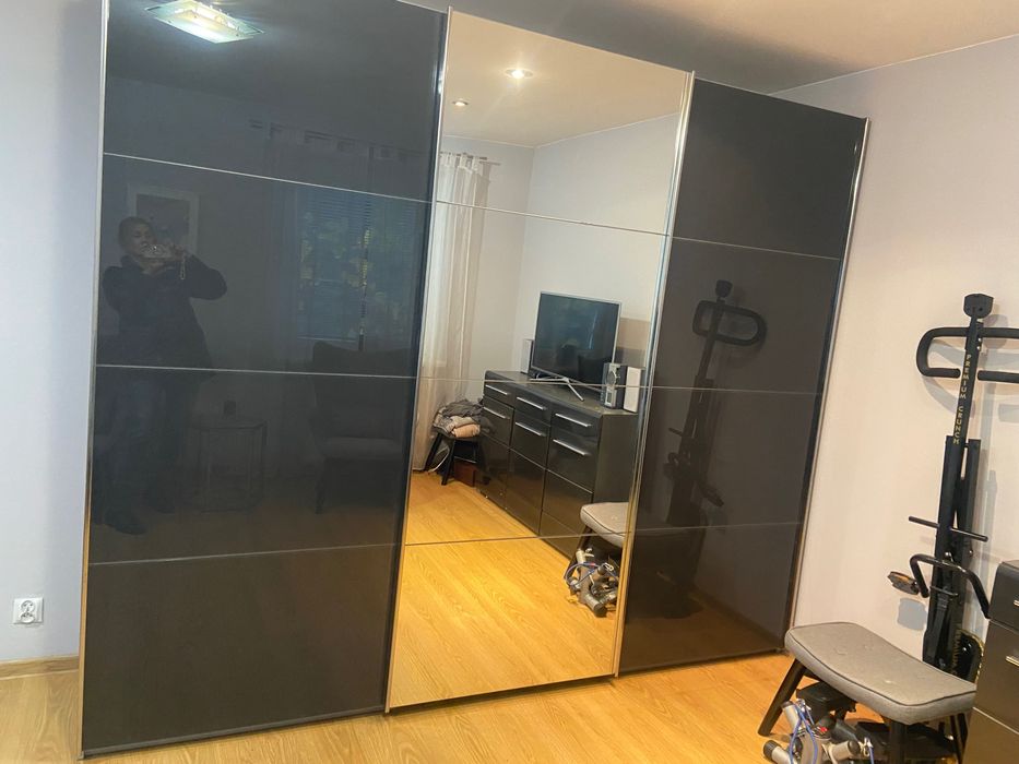 Sprzedam szarą, pakowną komodę