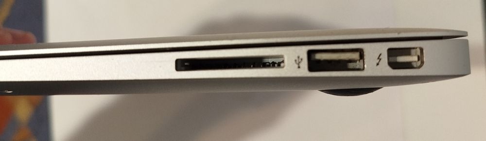 Продам MacBook Air 13 2013 i5 4/256 Gb