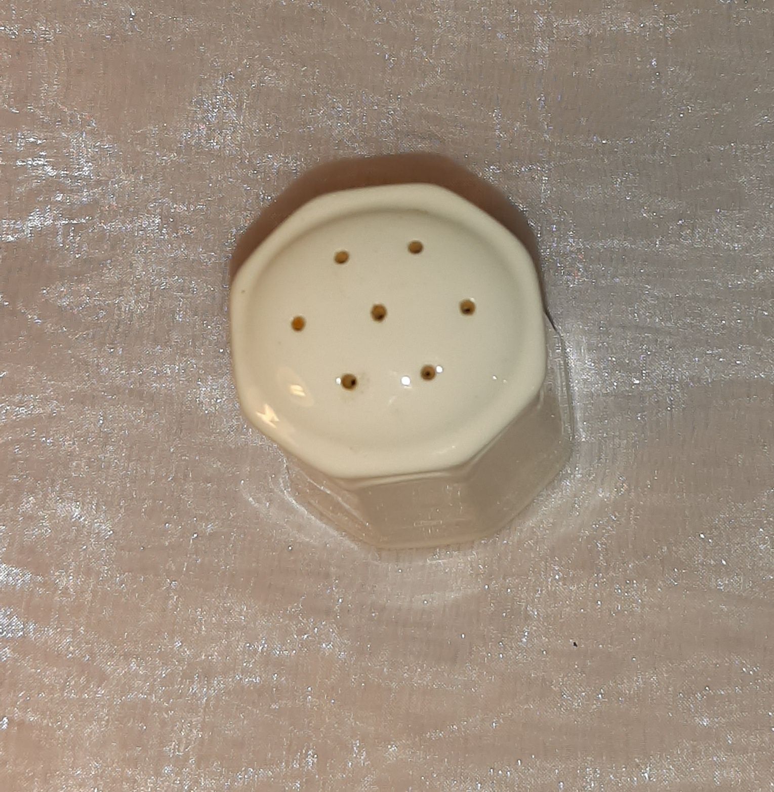 Ceramiczny pojemnik na przyprawę / solniczka