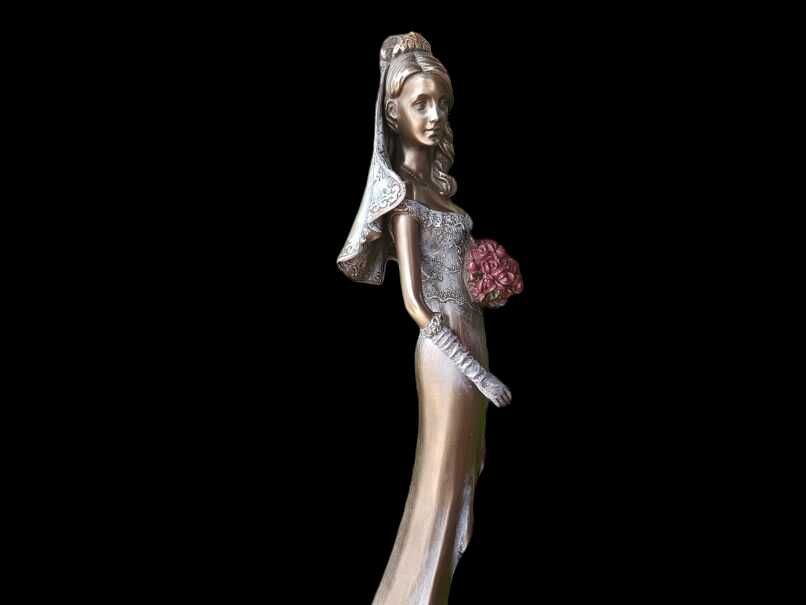 statuetka PANNA MŁODA z bukietem RÓŻ VERONESE (WU73410A4)