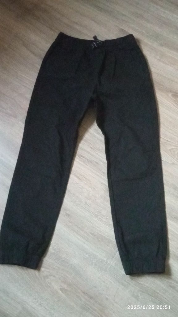 Spodnie jogger 152