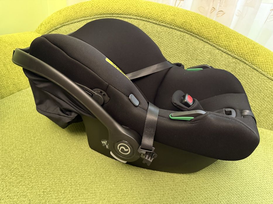 Продам автокресло Roan