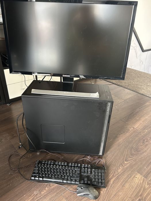 Zestaw dla gracza - komputer monitor klawiatura myszka