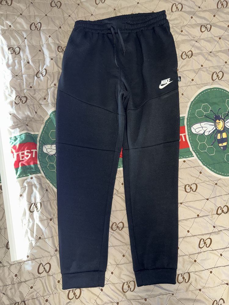 Спортивные шаны Nike на флисе