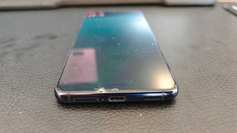 Samsung Galaxy S21 8GB/128 Dual SIM od kobiety.