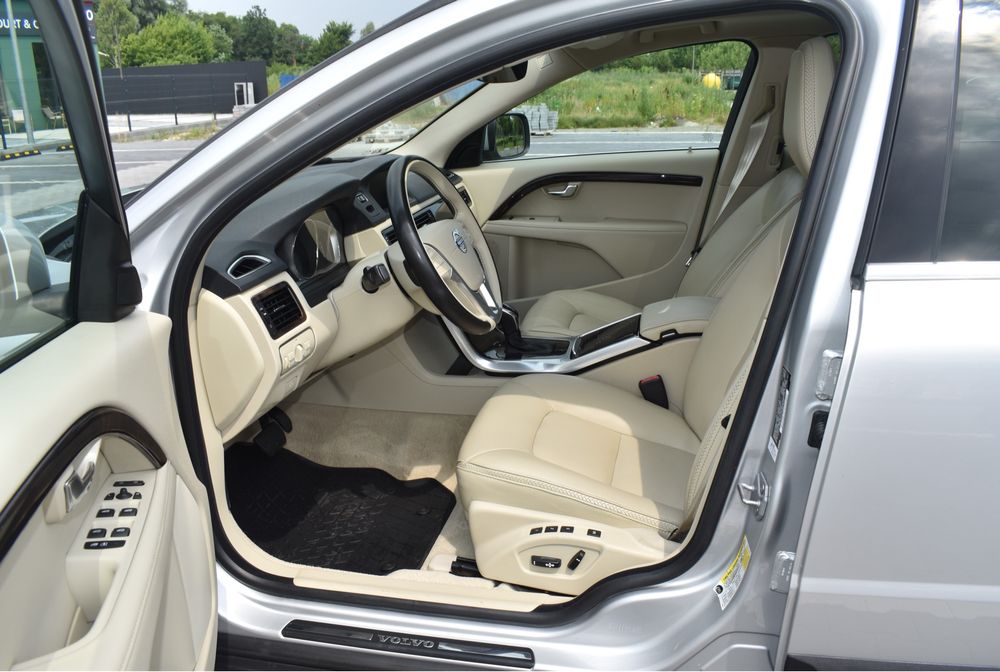 Volvo  xc70  2016