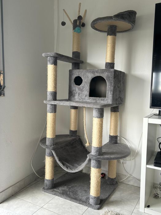 Vende se casa de gatos