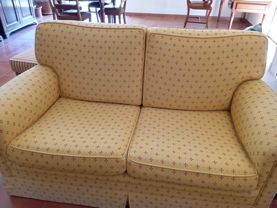 2 sofás de 2 lugares