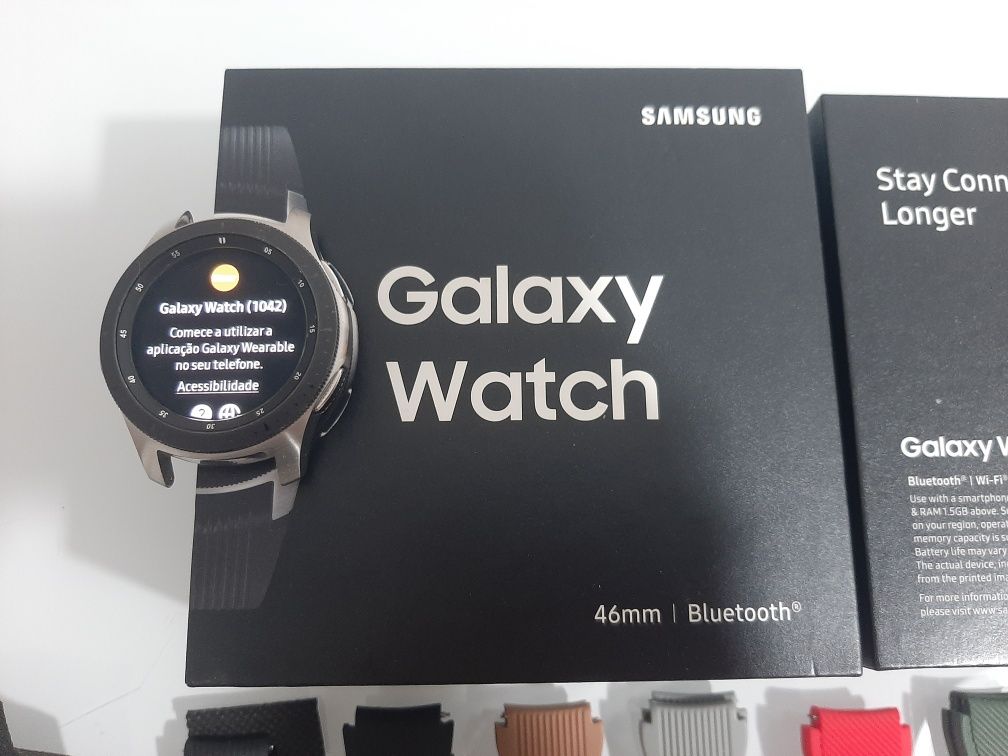 Samsung Galaxy Watch 46mm Prateada (SM-R800) + Braceletes
