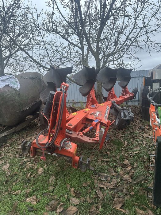 Продам плуг КИHN