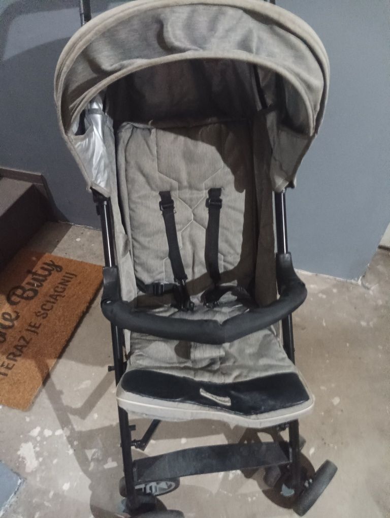 Wózek spacerowy typu parasolka